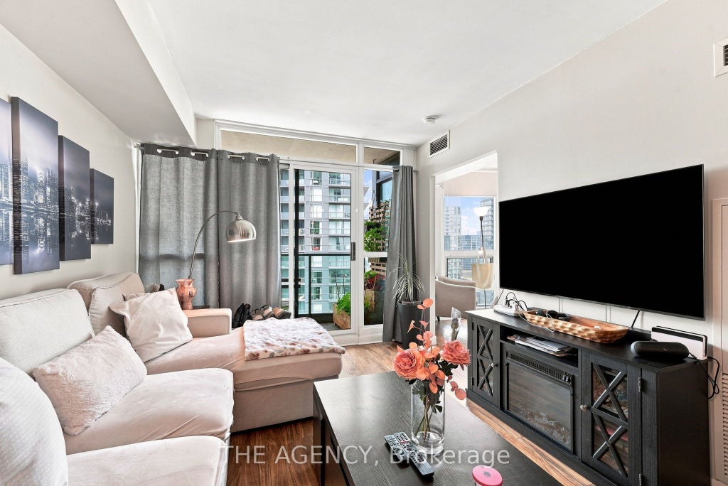 Photo of 600 Fleet Street #2301, Toronto, ON M5V 1B7 (MLS # C13621148)