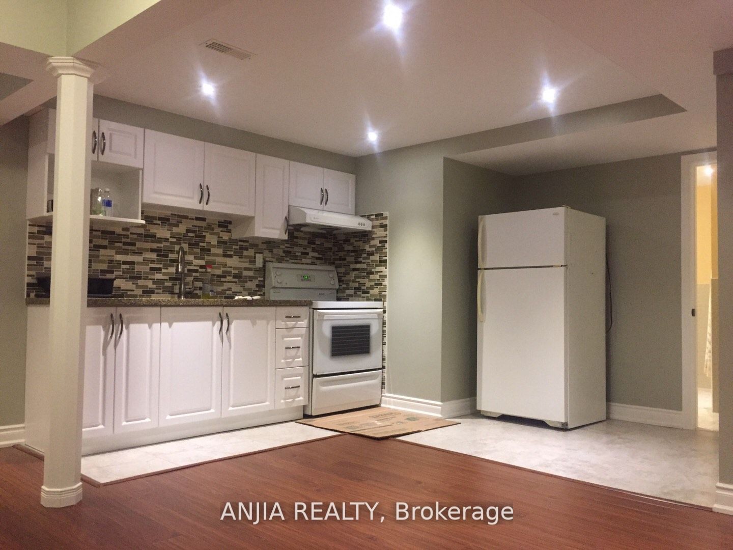 103 Castleglen Boulevard Bsmt