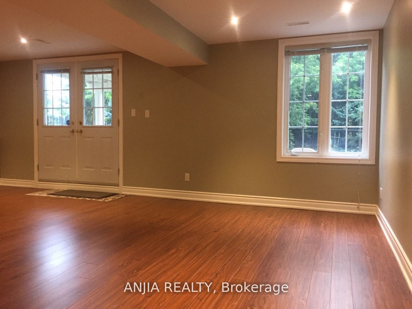 103 Castleglen Boulevard Bsmt