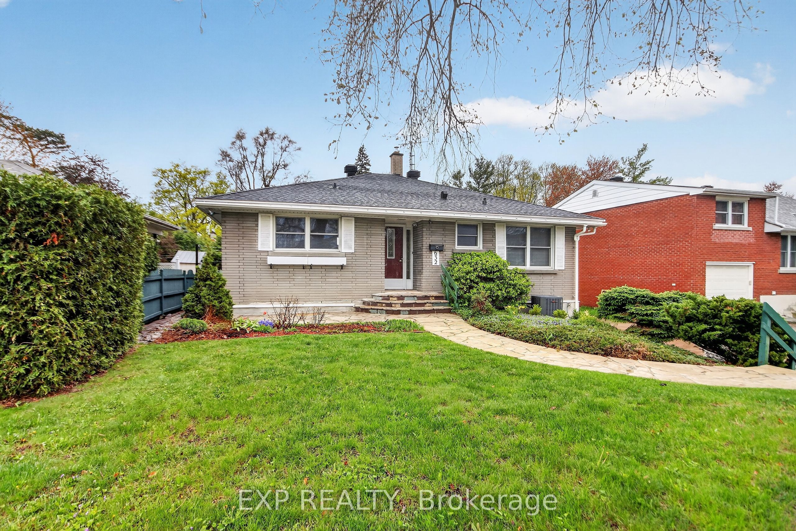 Photo 1 of 19 — 632 Chadburn Avenue, Alta Vista and Area, ON K1G 0Y7