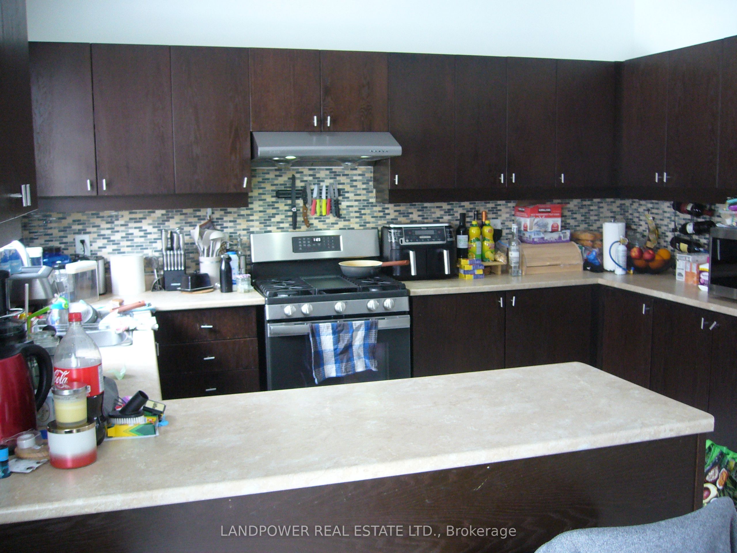 24 Hammersly Boulevard