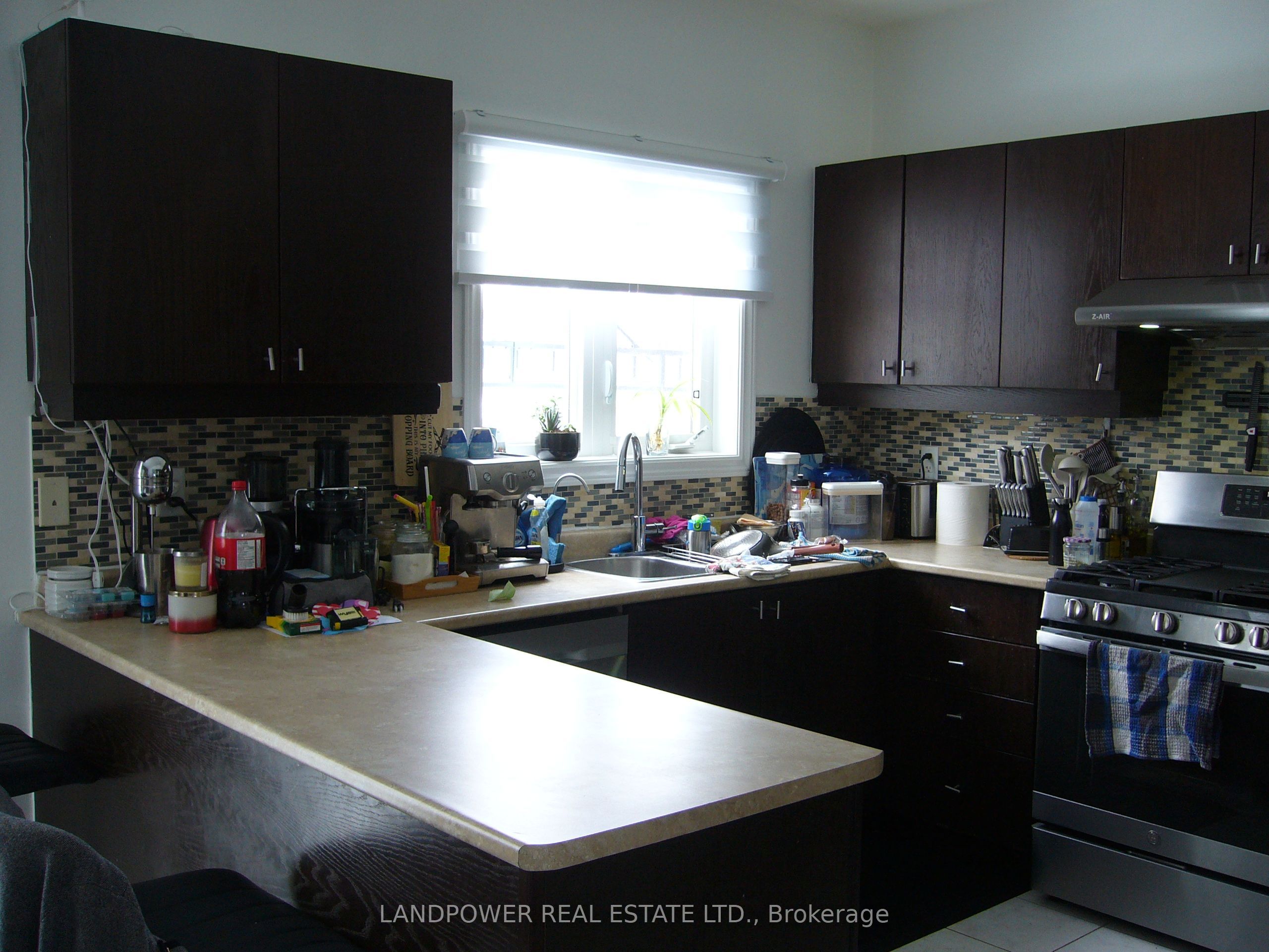 24 Hammersly Boulevard