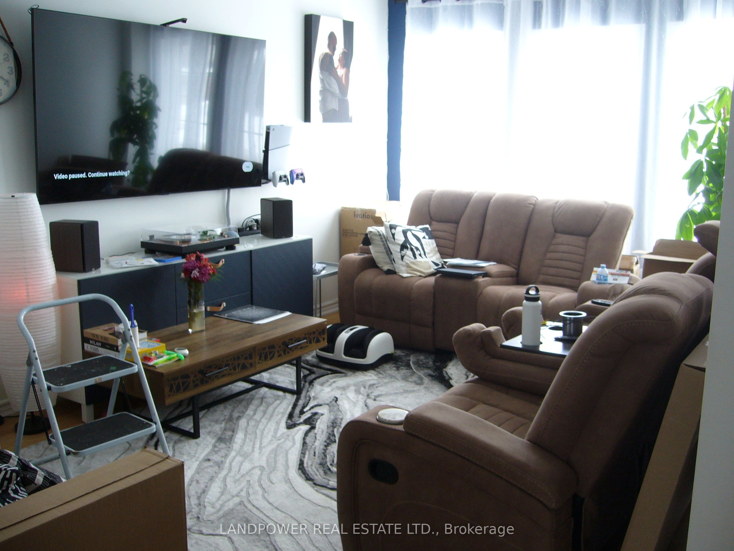 24 Hammersly Boulevard