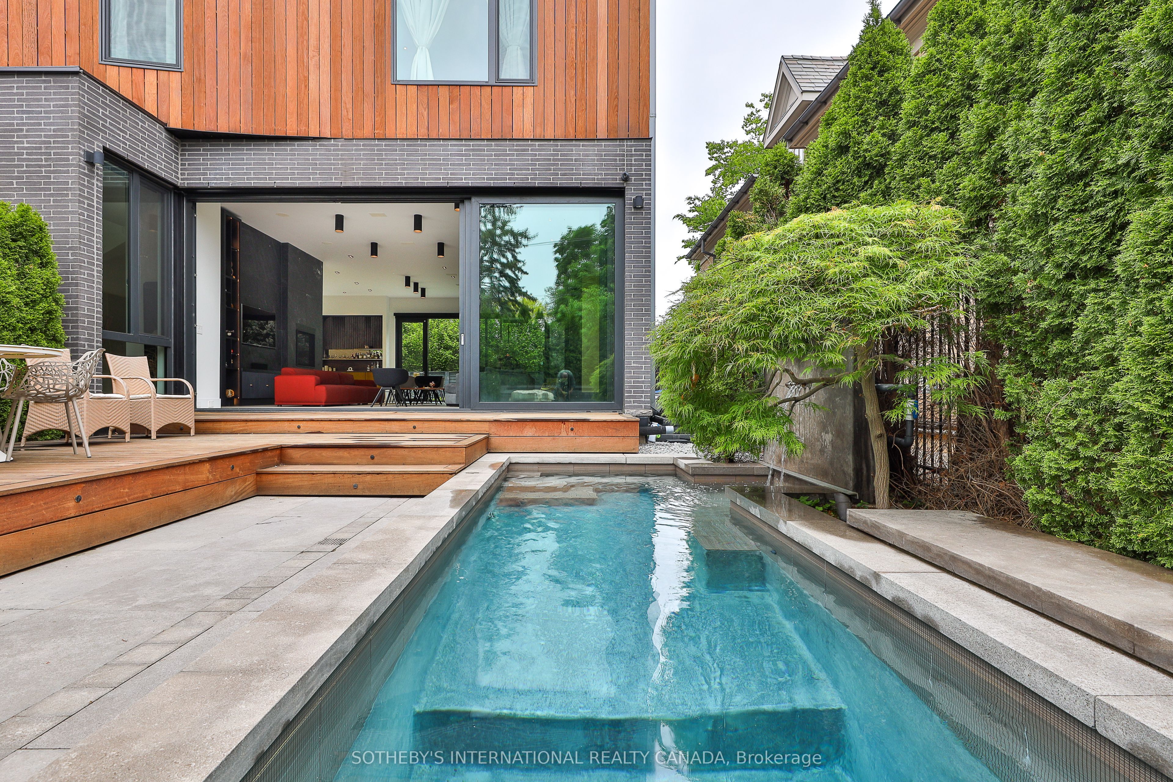 108 Stratford Crescent