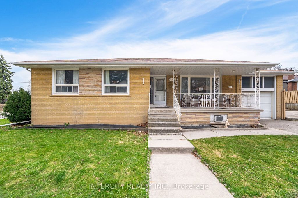 Photo of 31 Munhall Road, Toronto, ON M6P 1R2 (MLS # W12591586)