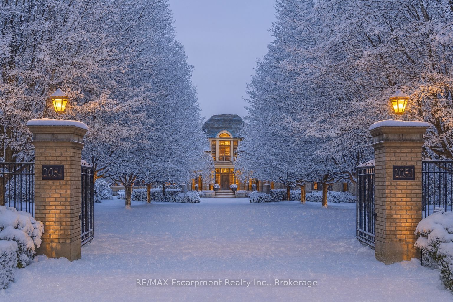 2054 Lakeshore Road E