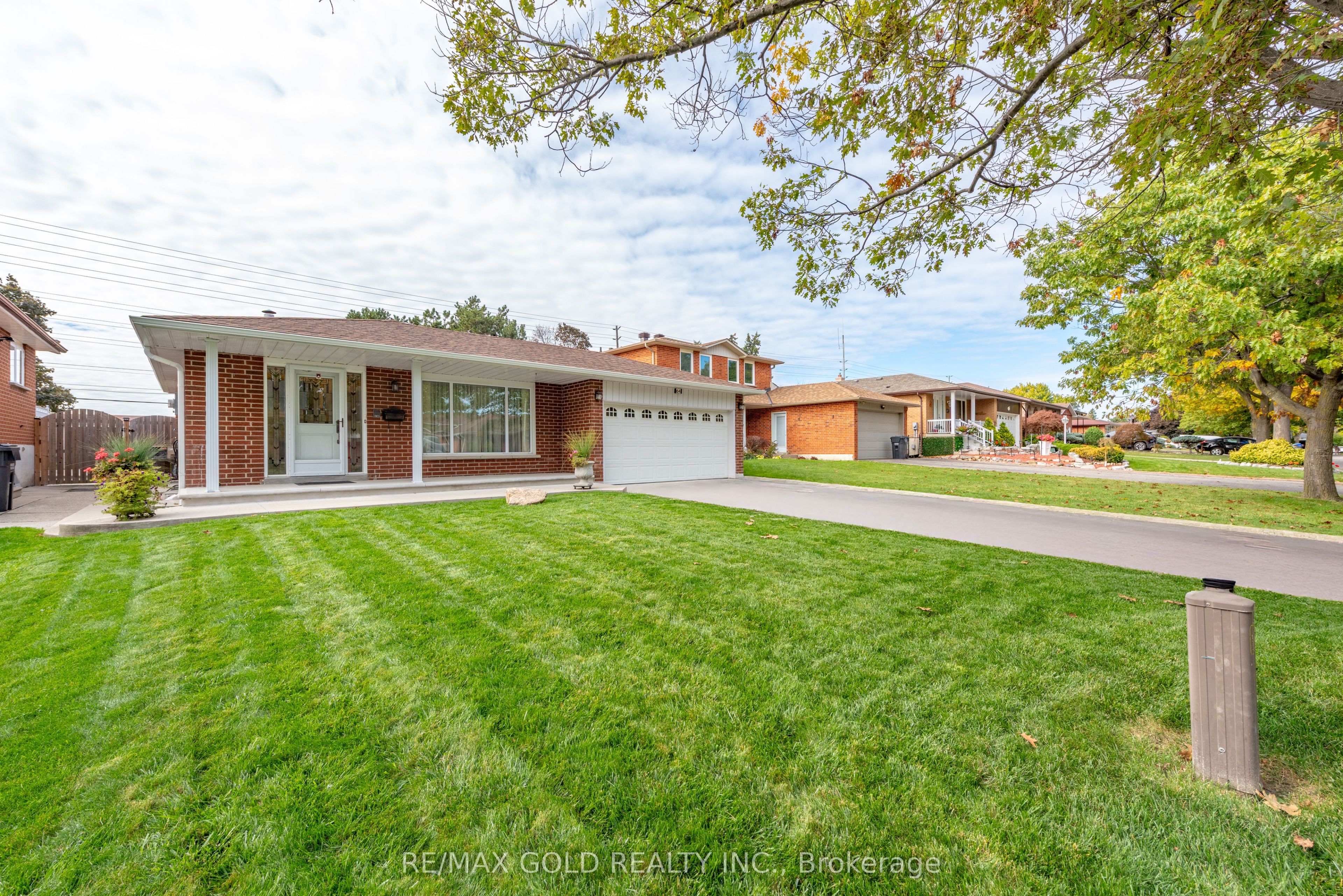 64 Malcolm Crescent