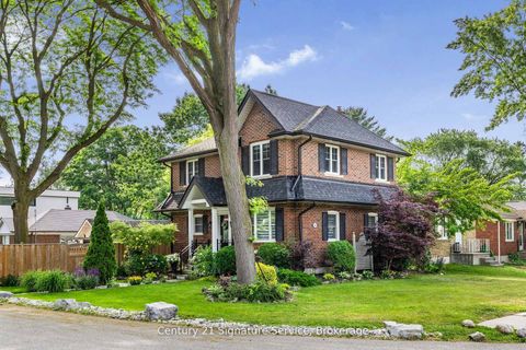 33 McIntosh Avenue Toronto ON M8Y 3E1
