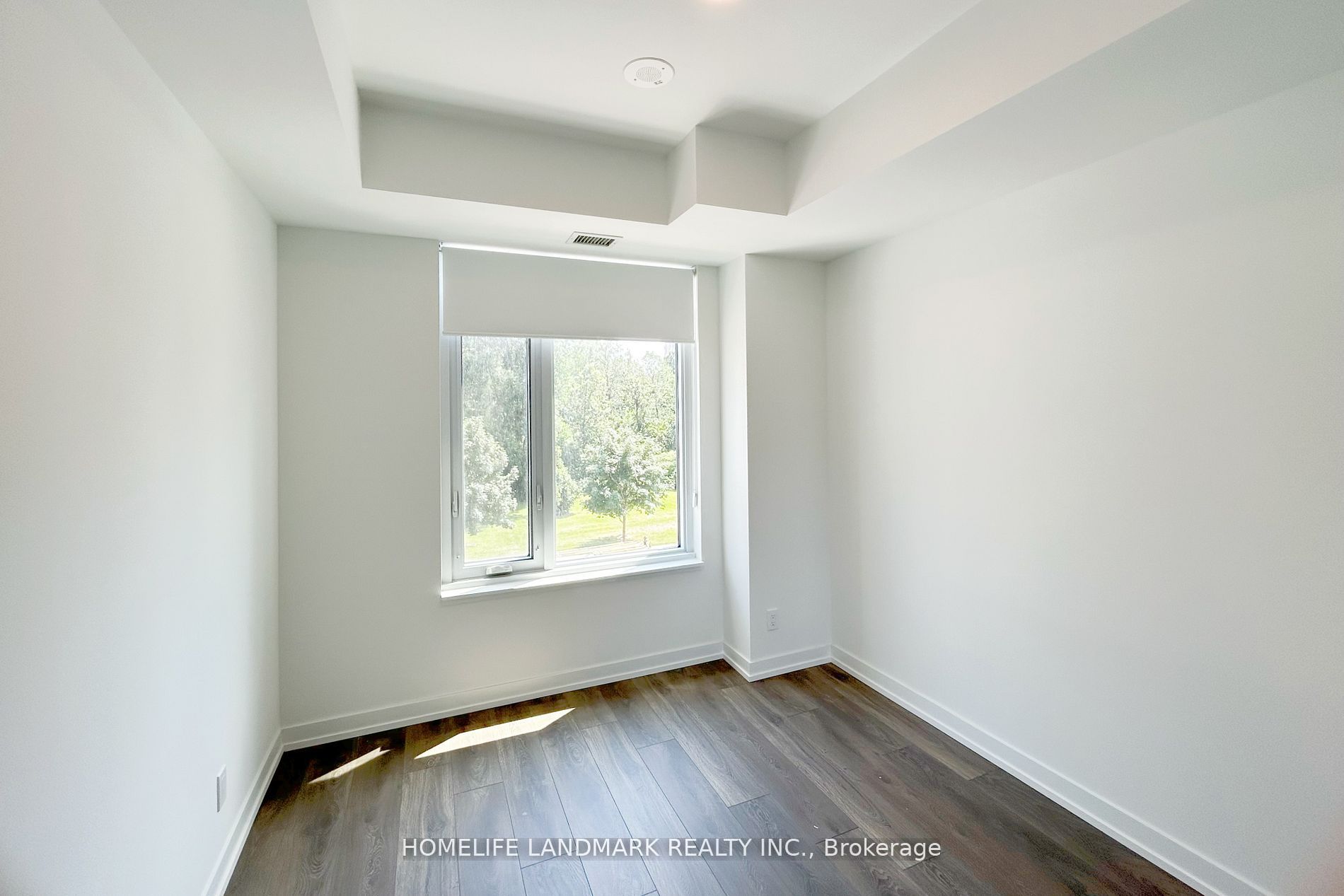 8 Beverley Glen Boulevard D-325