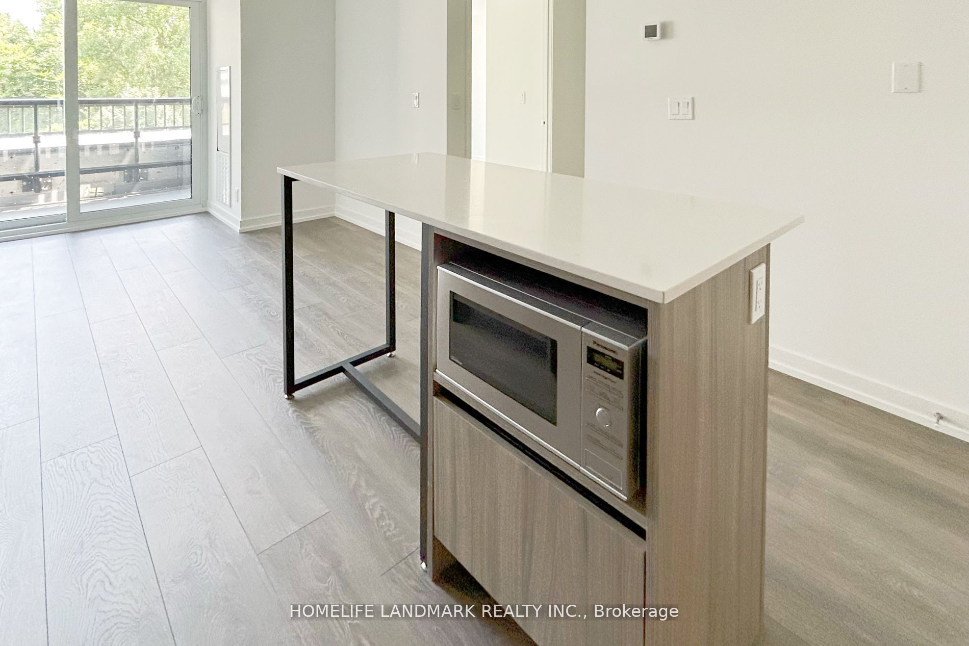 8 Beverley Glen Boulevard D-325