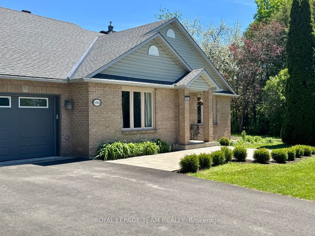 Photo of 6584 Harvest Grove Drive, Greely - Metcalfe - Osgoode - Vernon and Area, ON K4P 1E9 (MLS # X13020804)