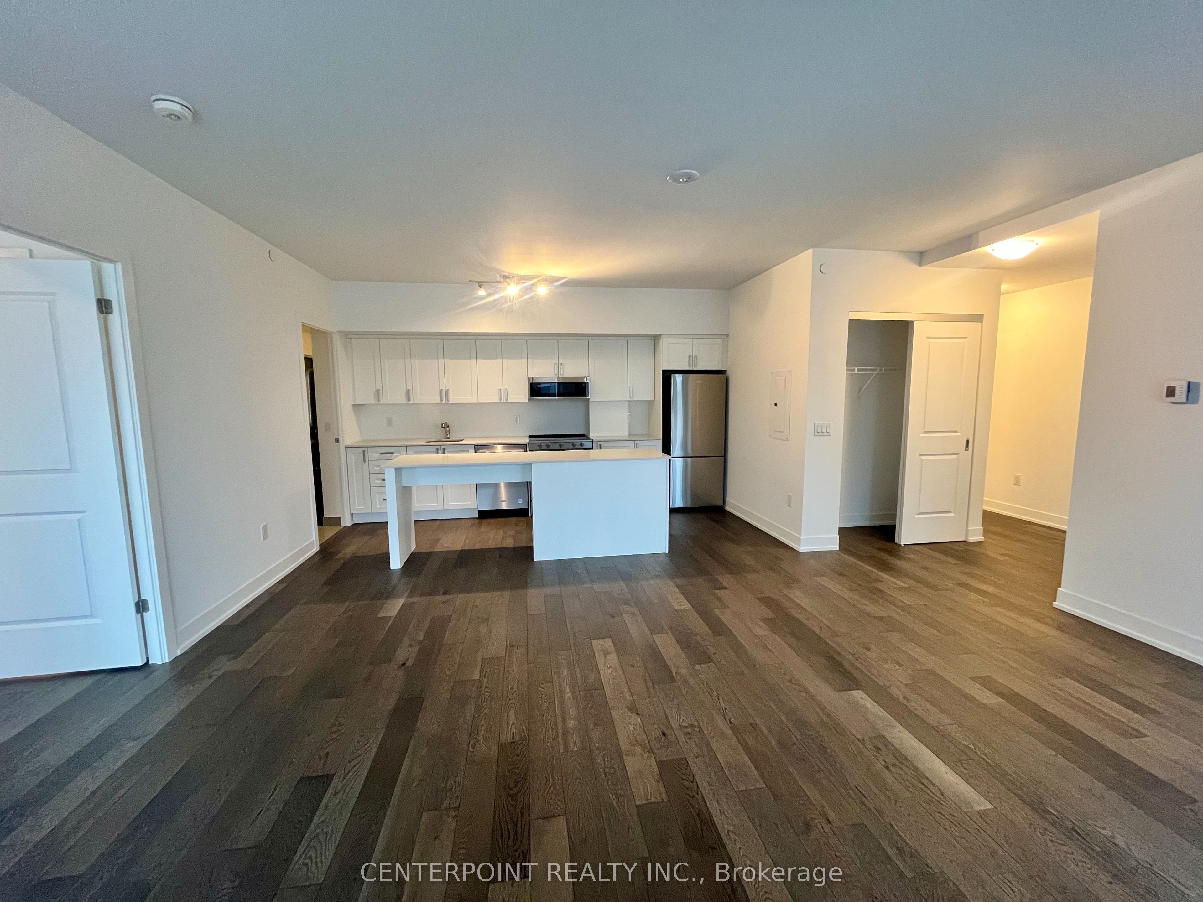 1063 Douglas Mccurdy Common 209