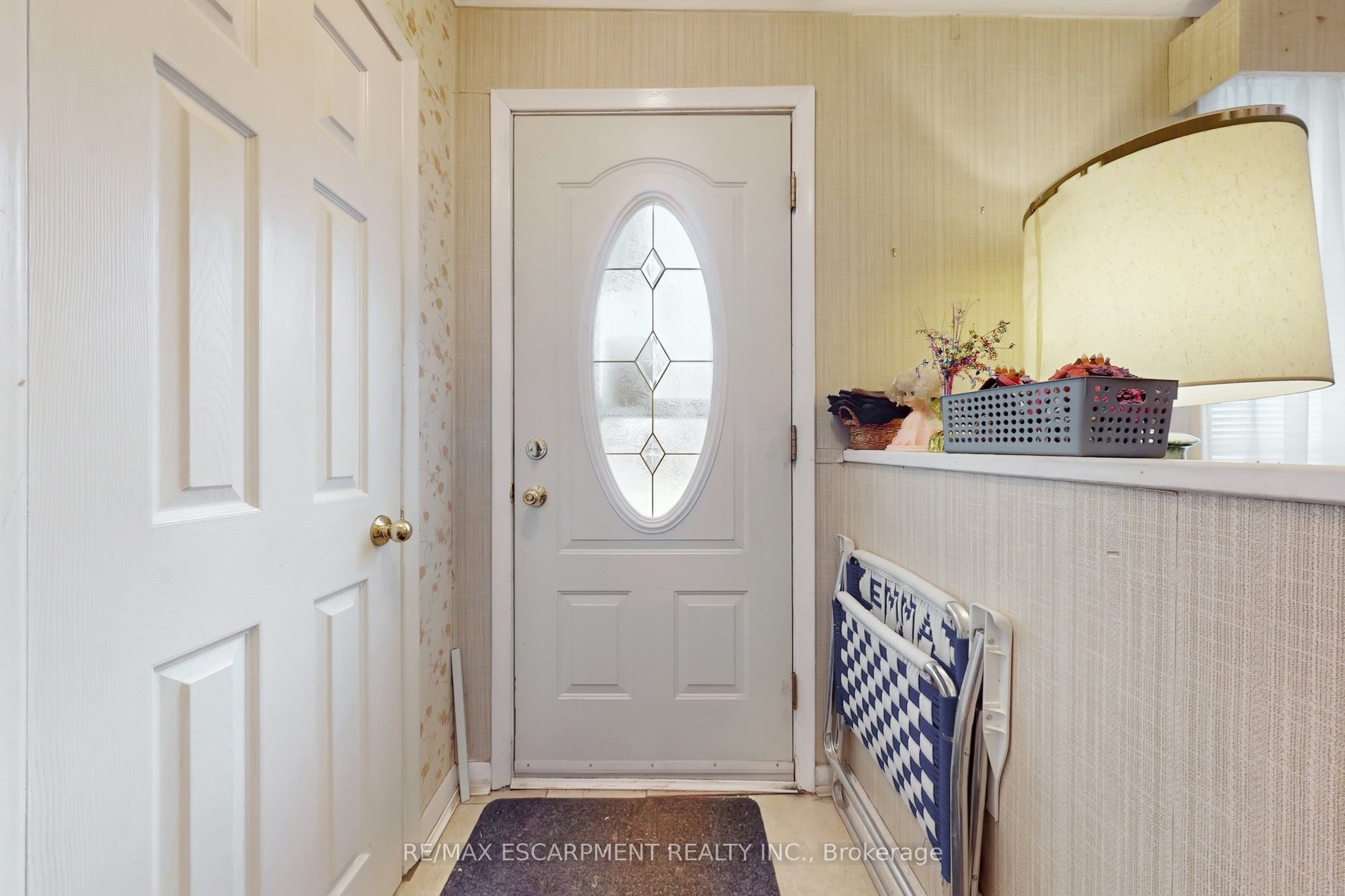 541 WINGROVE Crescent