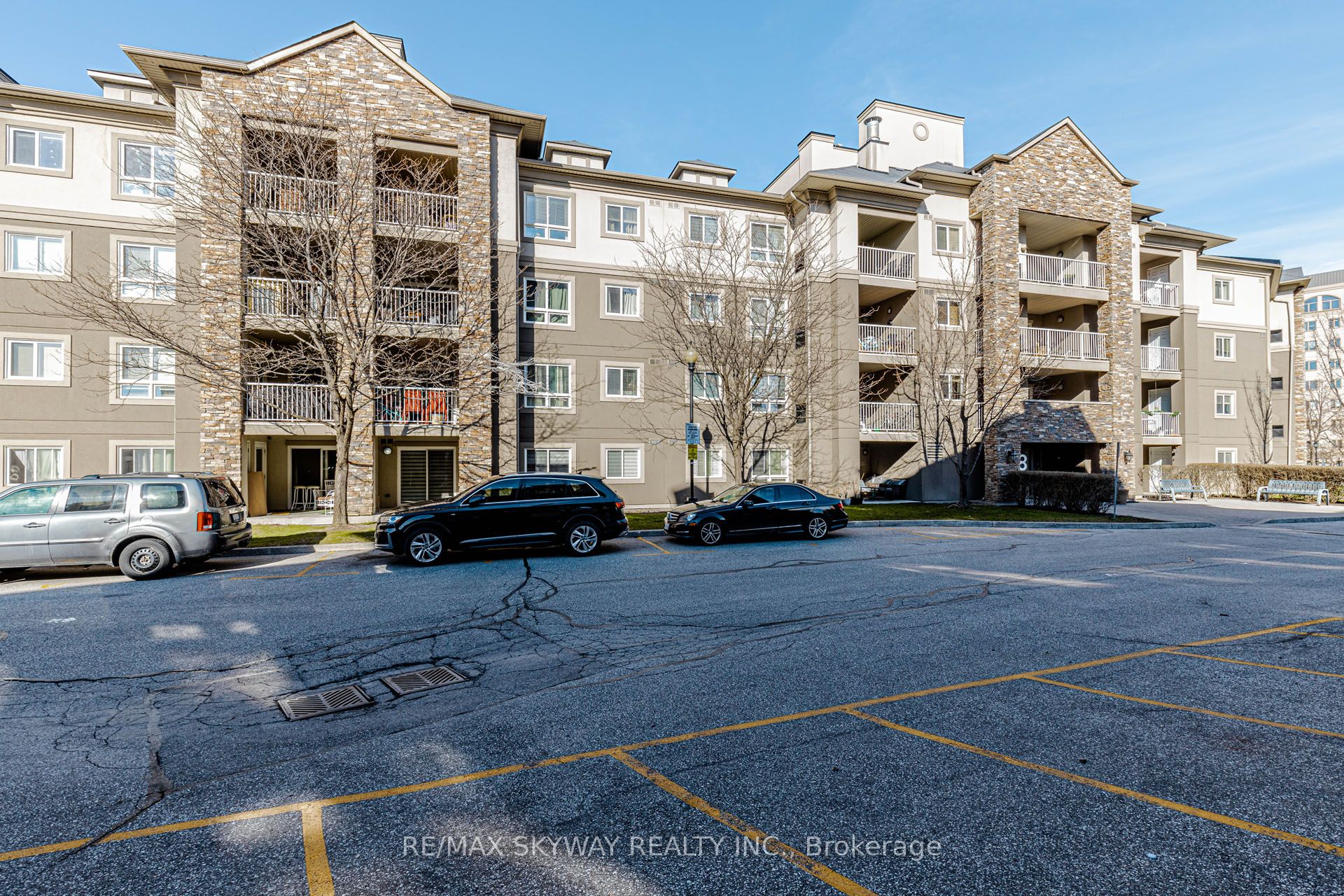 8 Dayspring Circle 1403