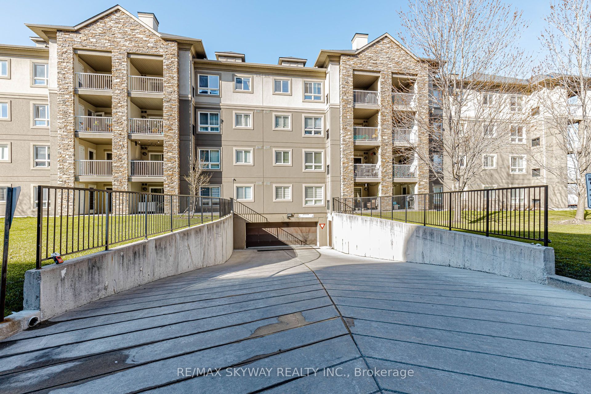 8 Dayspring Circle 1403