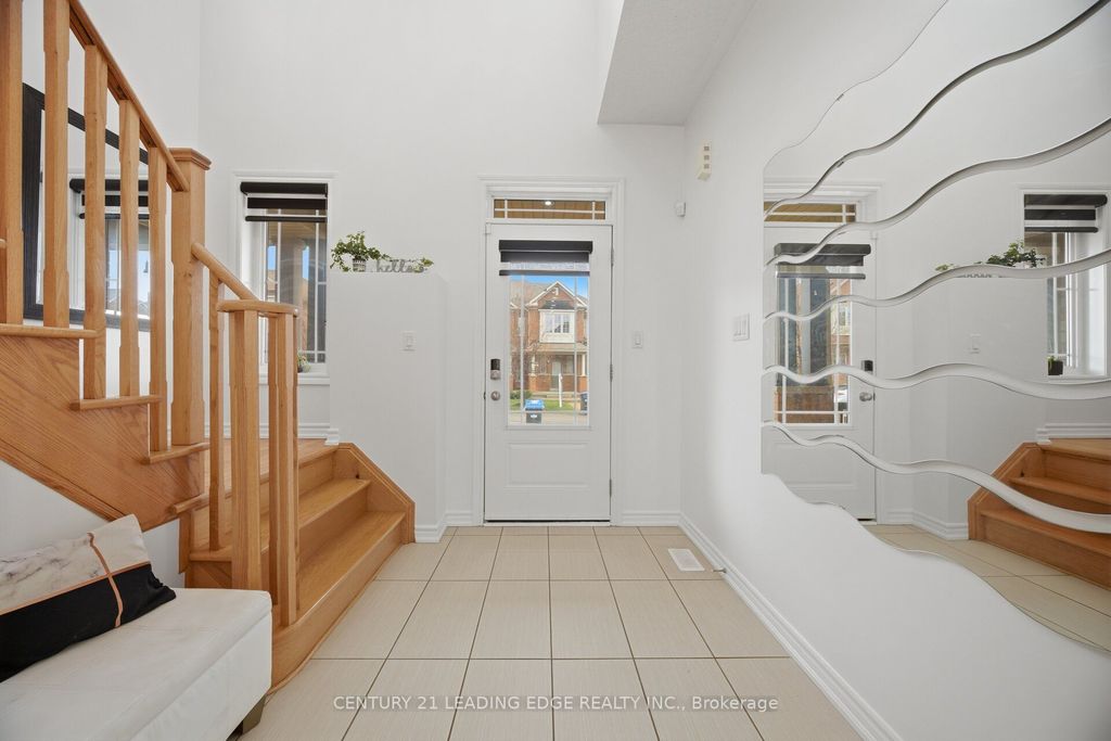 Photo of 106 Kempenfelt Trail, Brampton, ON L7A 0Z9 (MLS # W13094100)