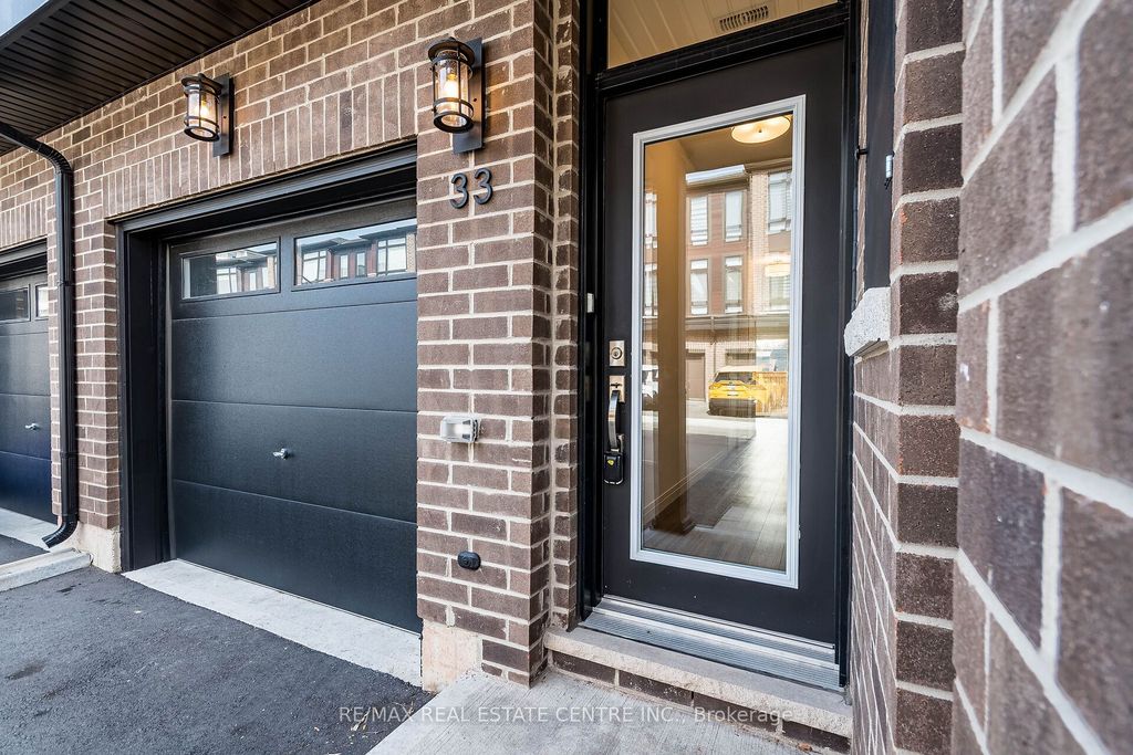 Photo of 270 Melvin Avenue #33, Hamilton, ON L8H 2K2 (MLS # X12650878)