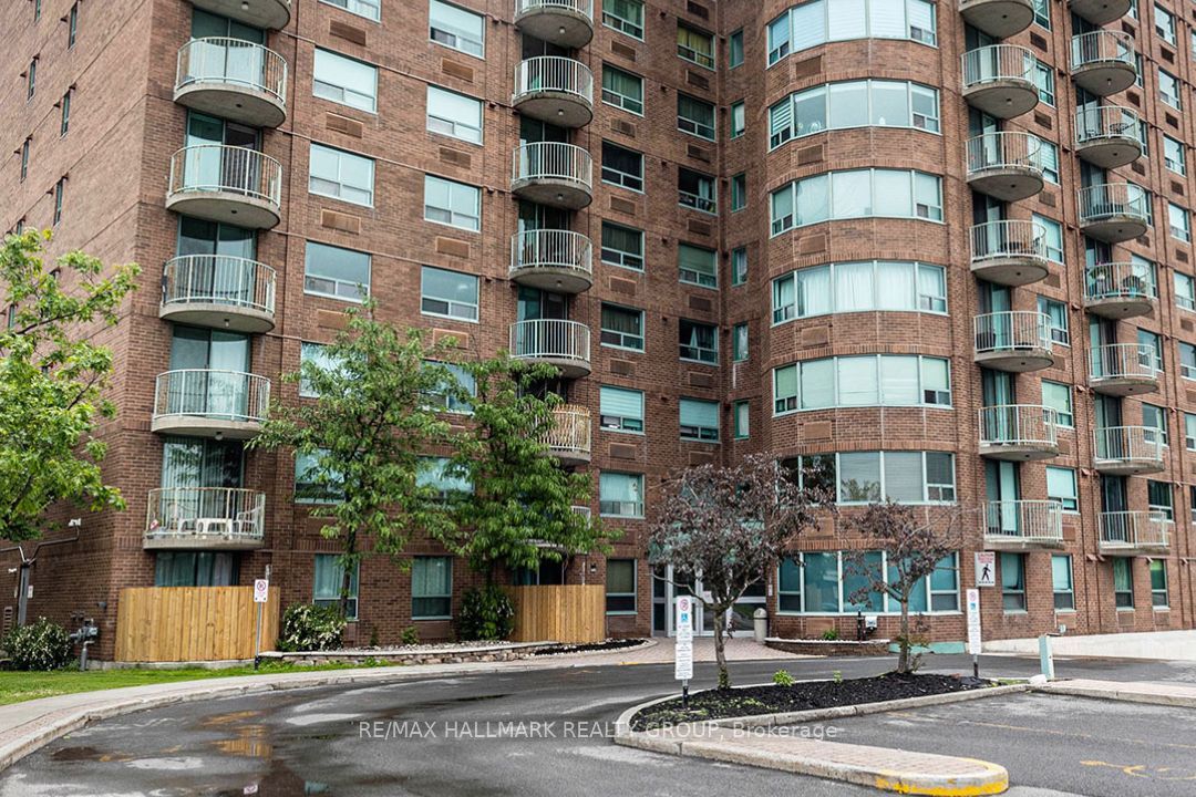 Photo 1 of 12 — 1440 HERON Road 801, Hunt Club - South Keys and Area, ON K1V 0X2