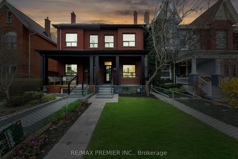 388 Crawford Street Toronto ON M6J 2V9