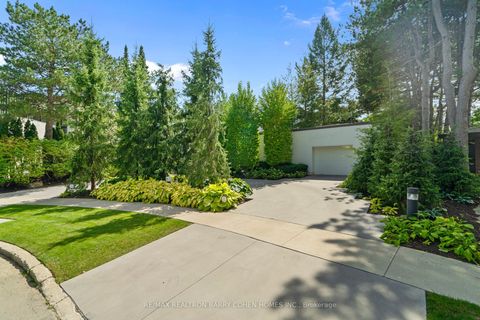 25 Misty Crescent Toronto ON M3B 1T2
