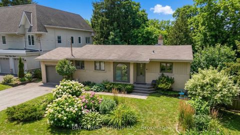 2558 Mindemoya Road Mississauga ON L5C 2R2