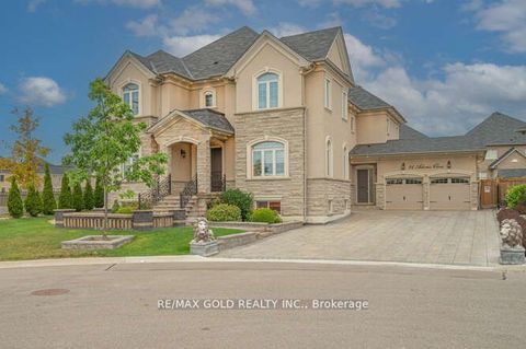 26 Adonis Close Brampton ON L6P 4K4