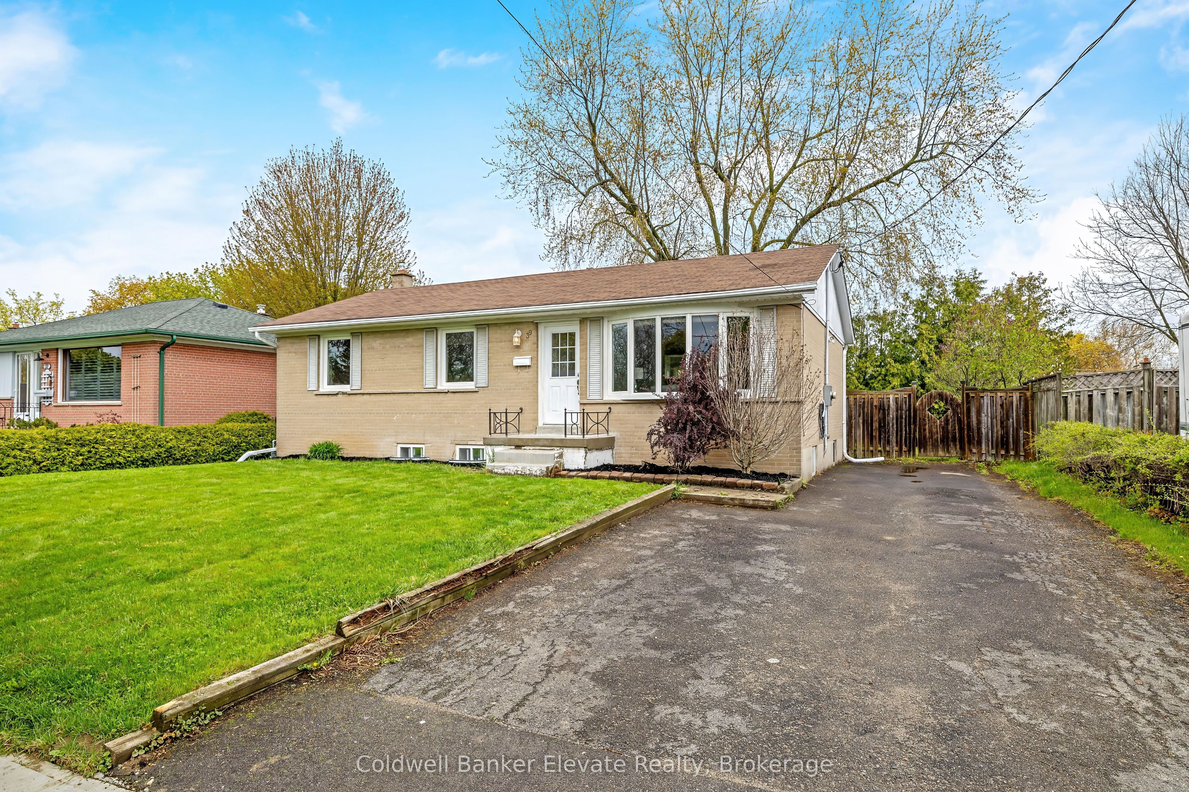 39 McGilvray Crescent