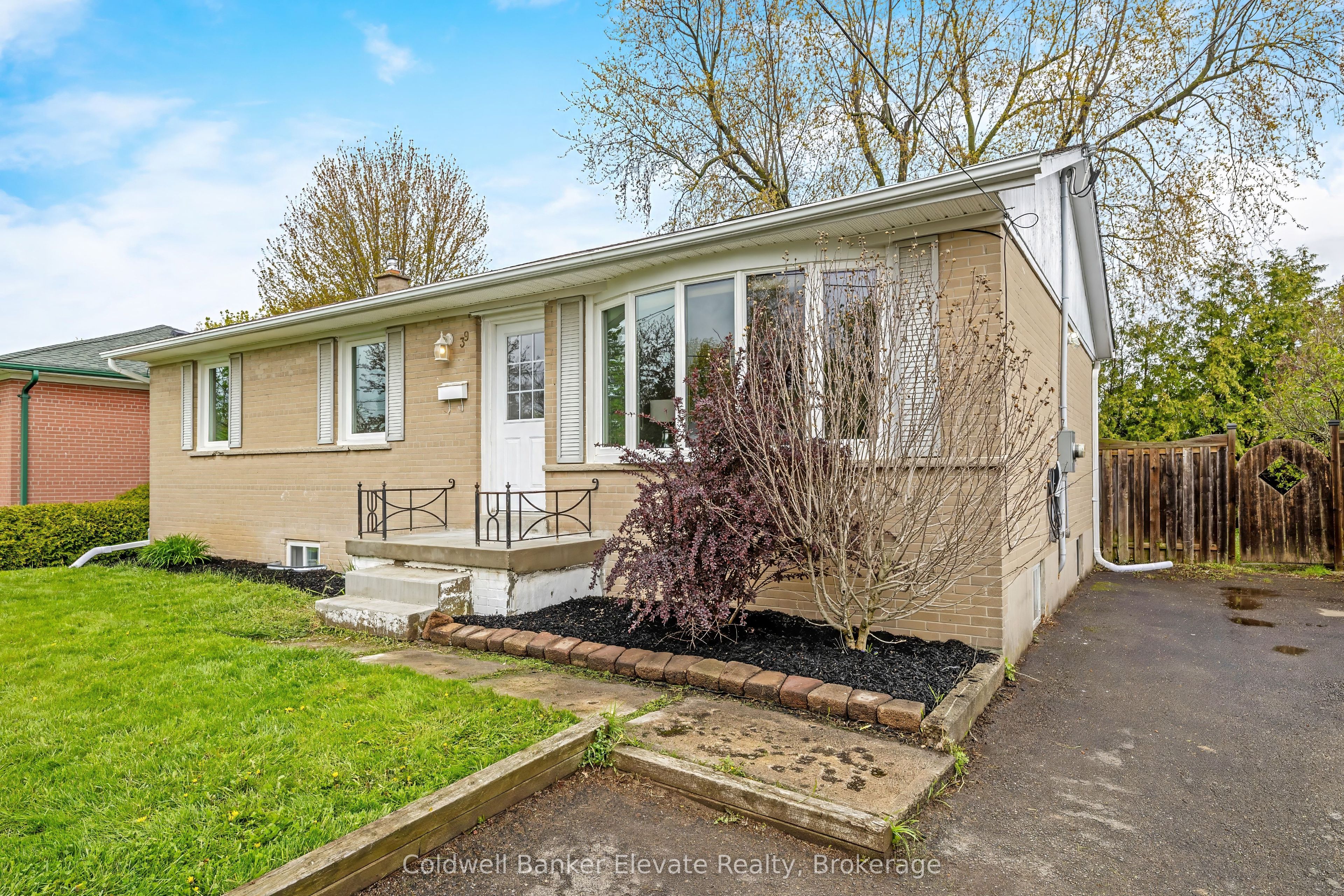 39 McGilvray Crescent