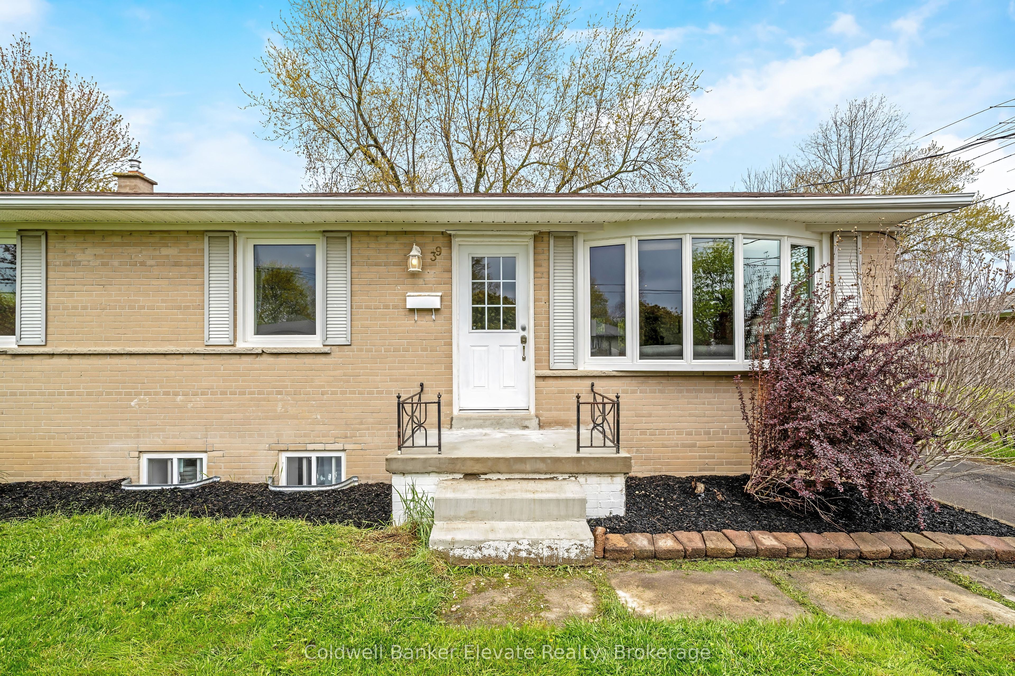 39 McGilvray Crescent