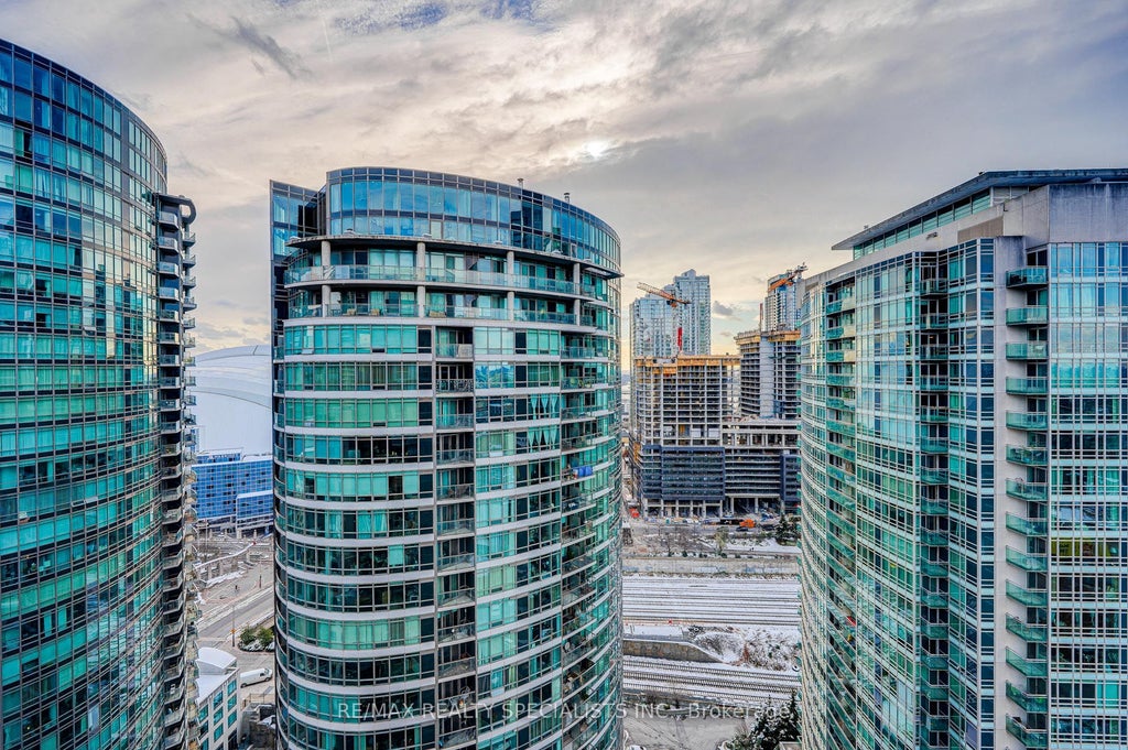 Photo of 352 Front Street #2305, Toronto, ON M5V 0K3 (MLS # C13884318)