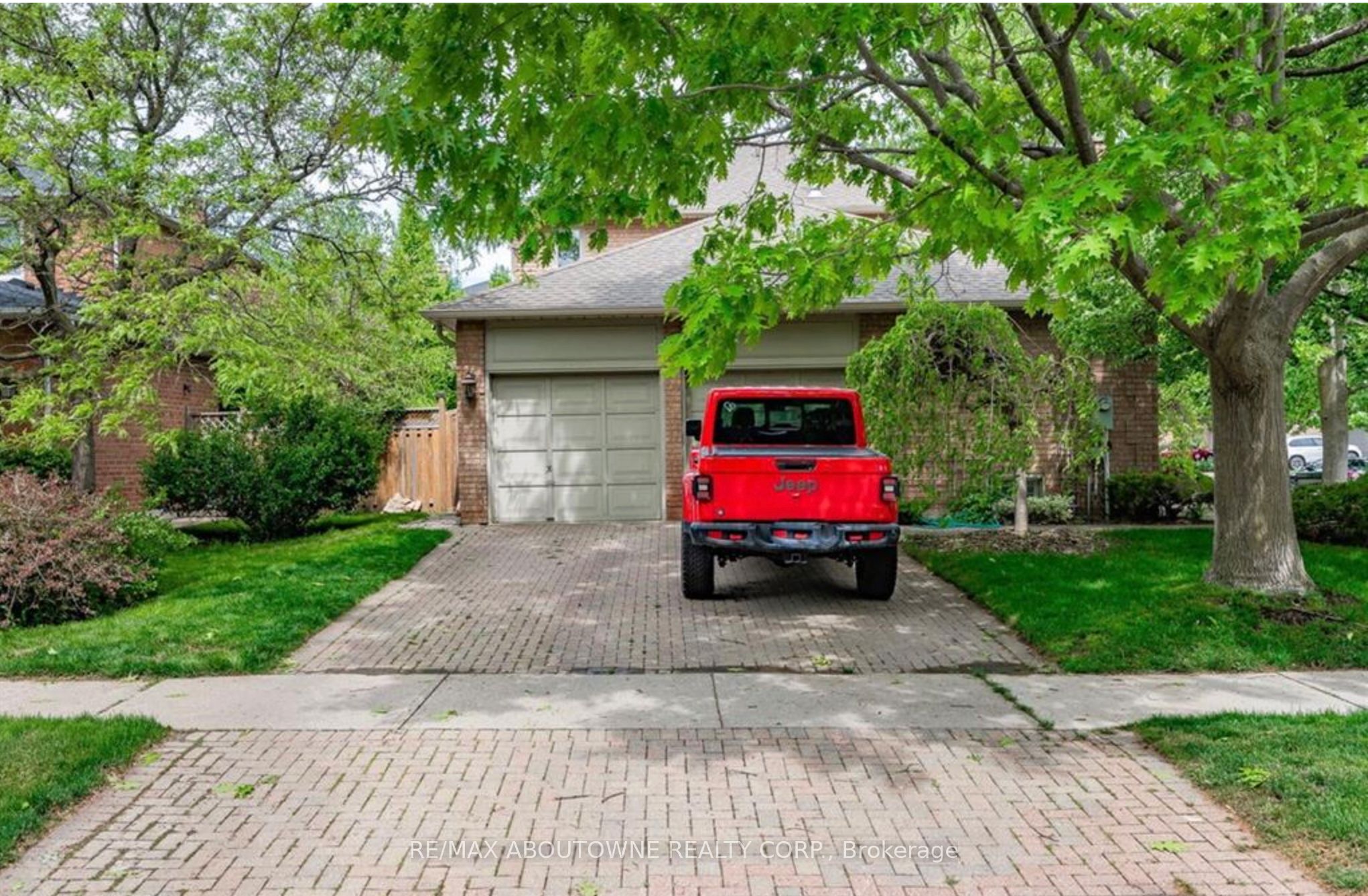 500 BLENHEIM Crescent