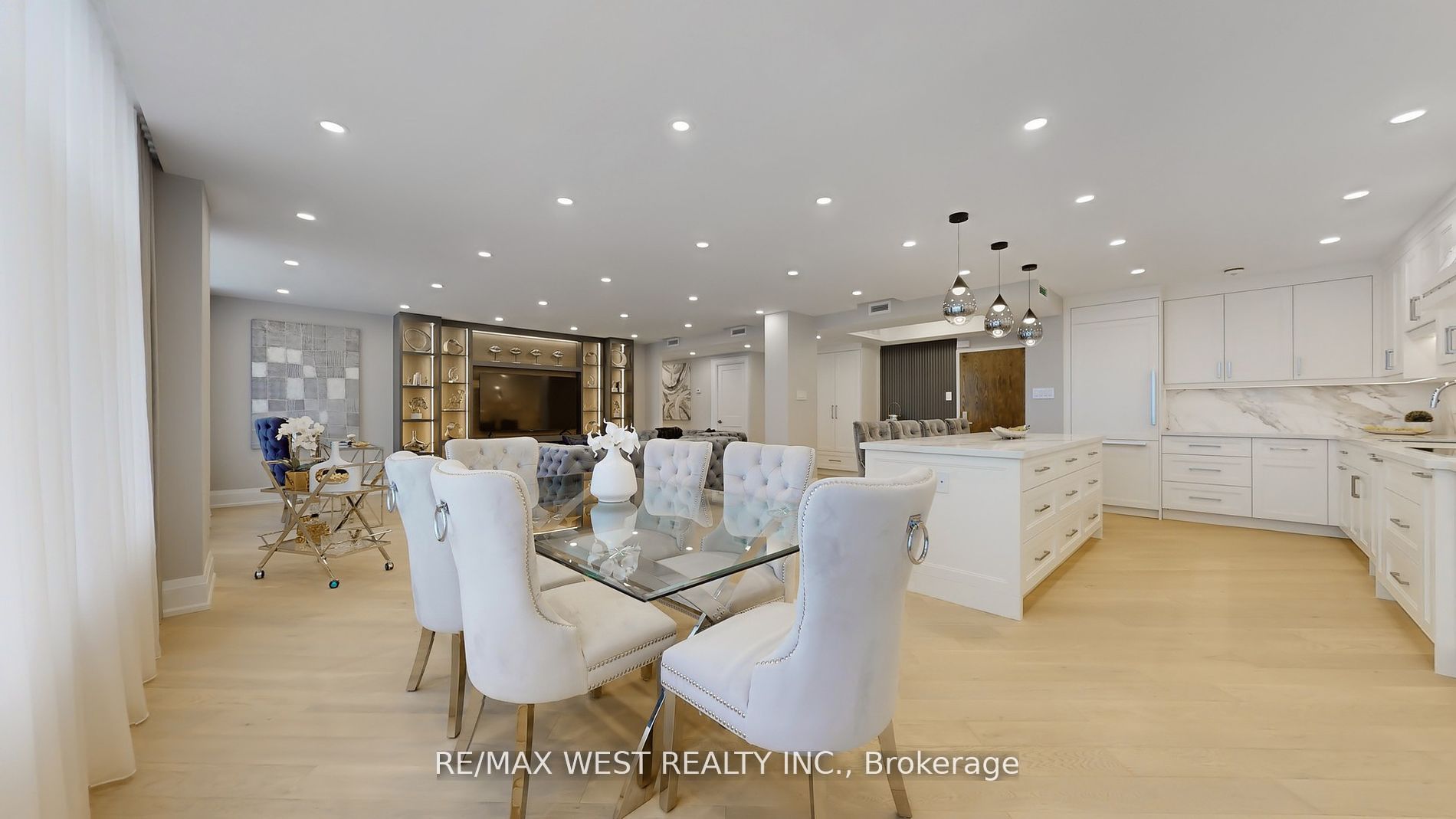 900 Yonge Street 1403