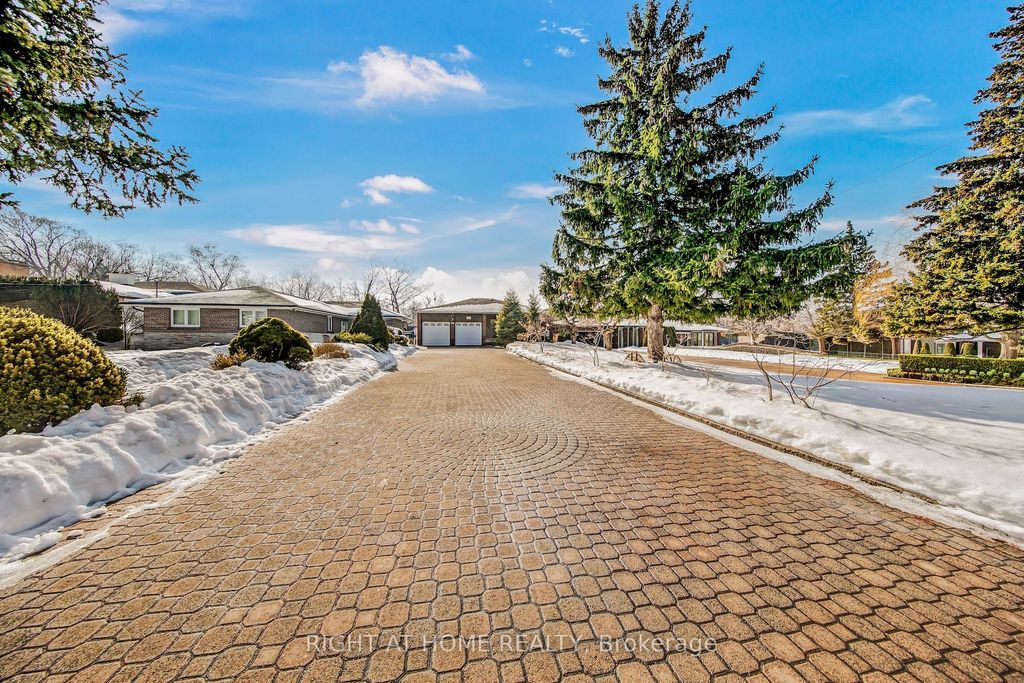 Photo of 397 Maple Leaf Drive, Toronto, ON M6L 1P4 (MLS # W12802854)