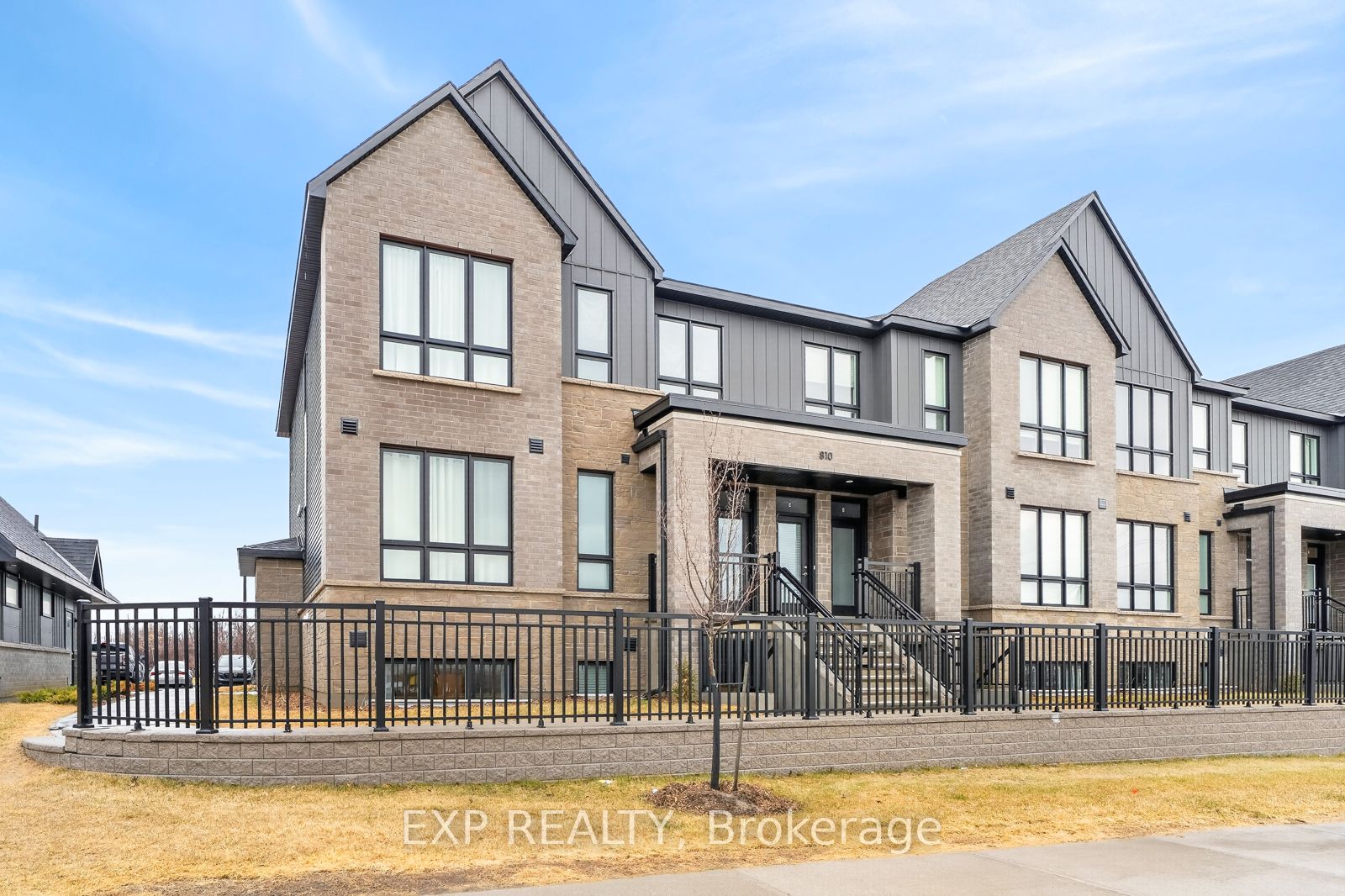 Photo 1 of 14 — 810 Roger Griffiths Avenue D, Kanata, ON K2S 3A9