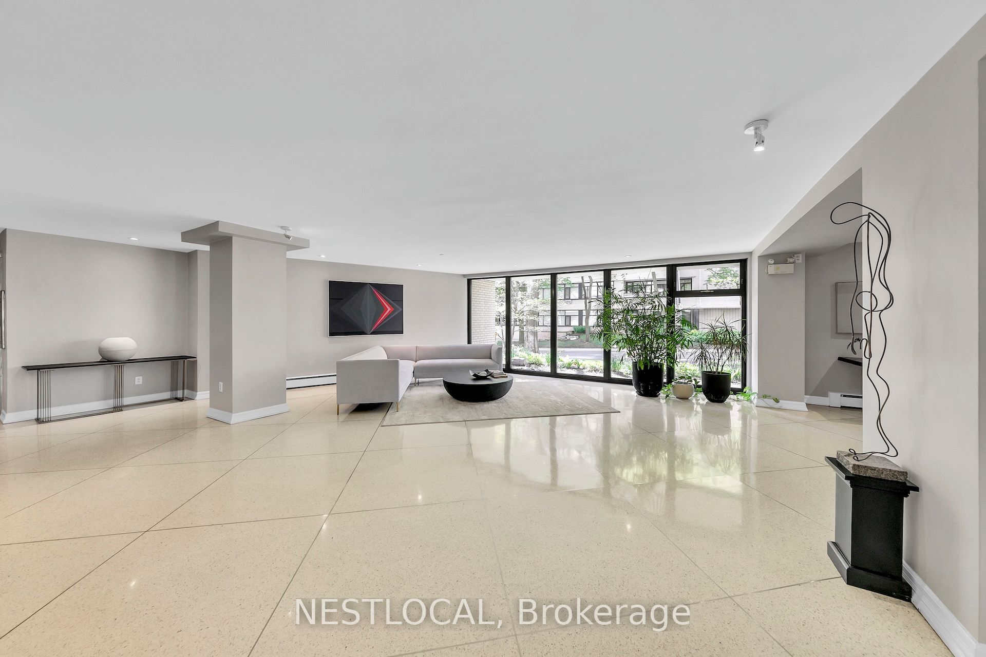 Photo 1 of 19 — 581 Avenue Road Avenue 504, Toronto, ON M4V 2K4