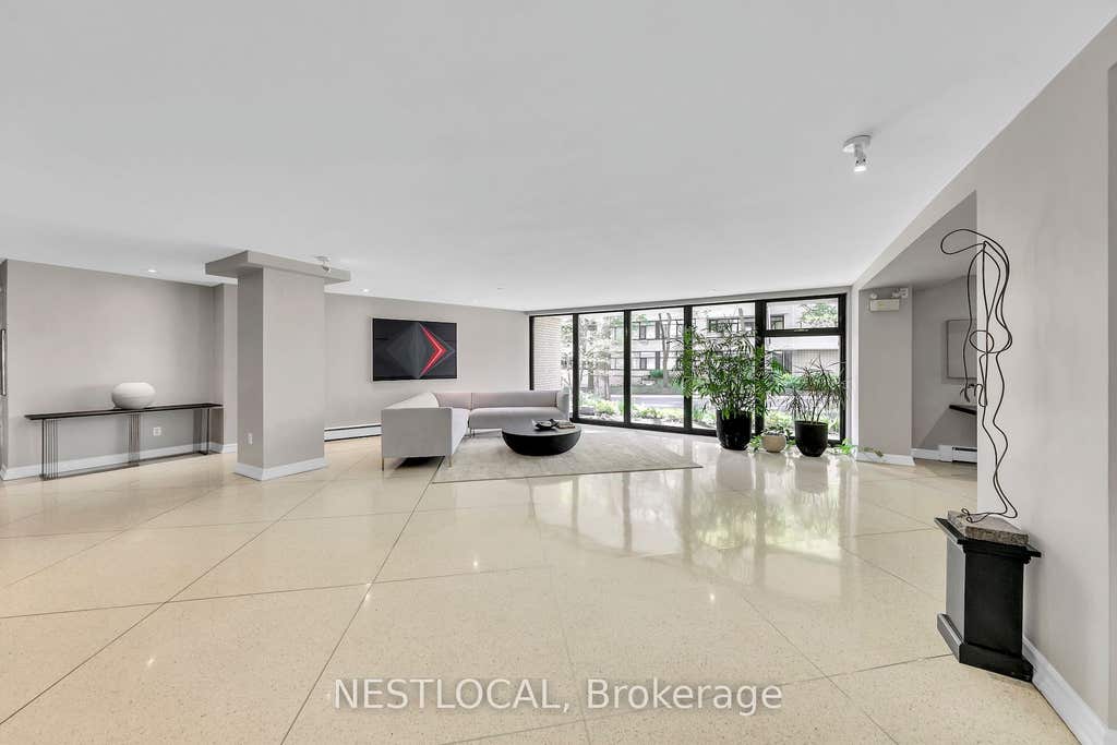 Photo of 581 Avenue Road Avenue #504, Toronto, ON M4V 2K4 (MLS # C13421100)