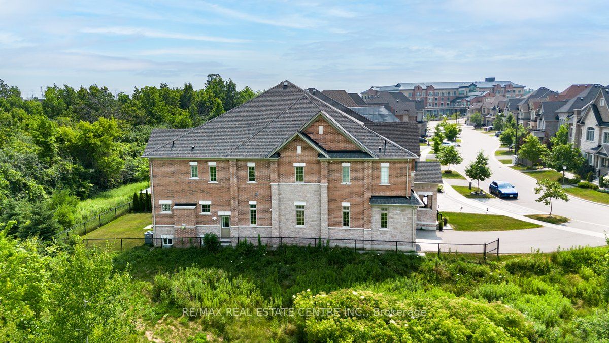 22 Malaspina Close N