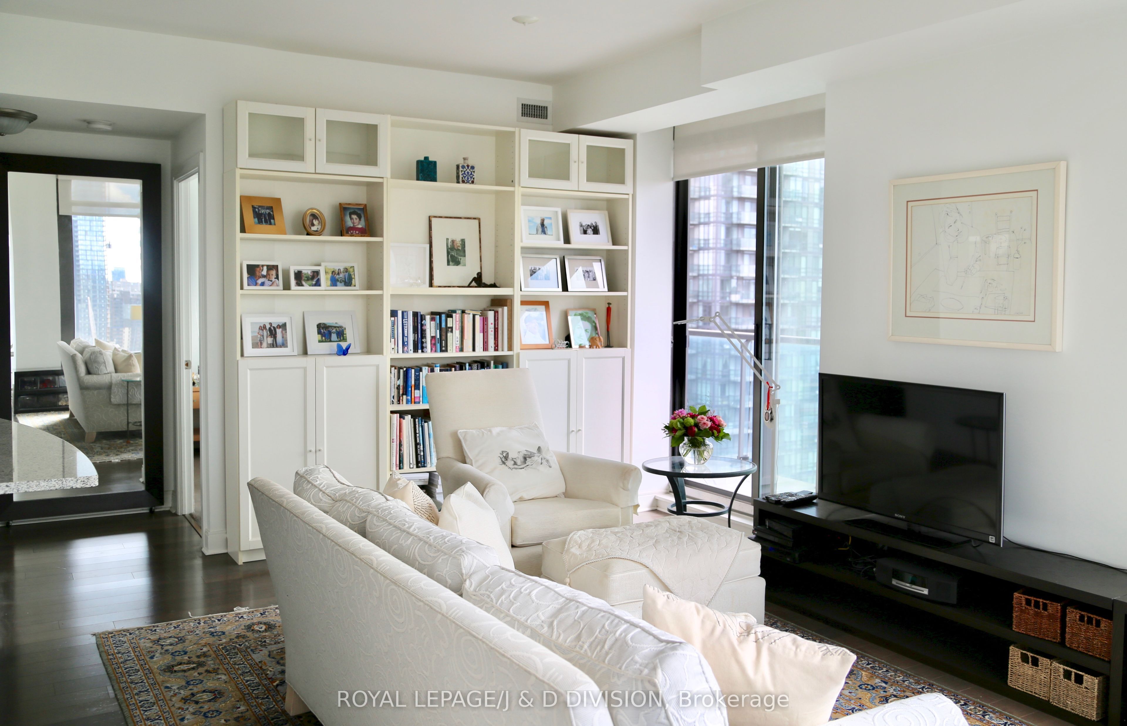 18 Yorkville Avenue 2202
