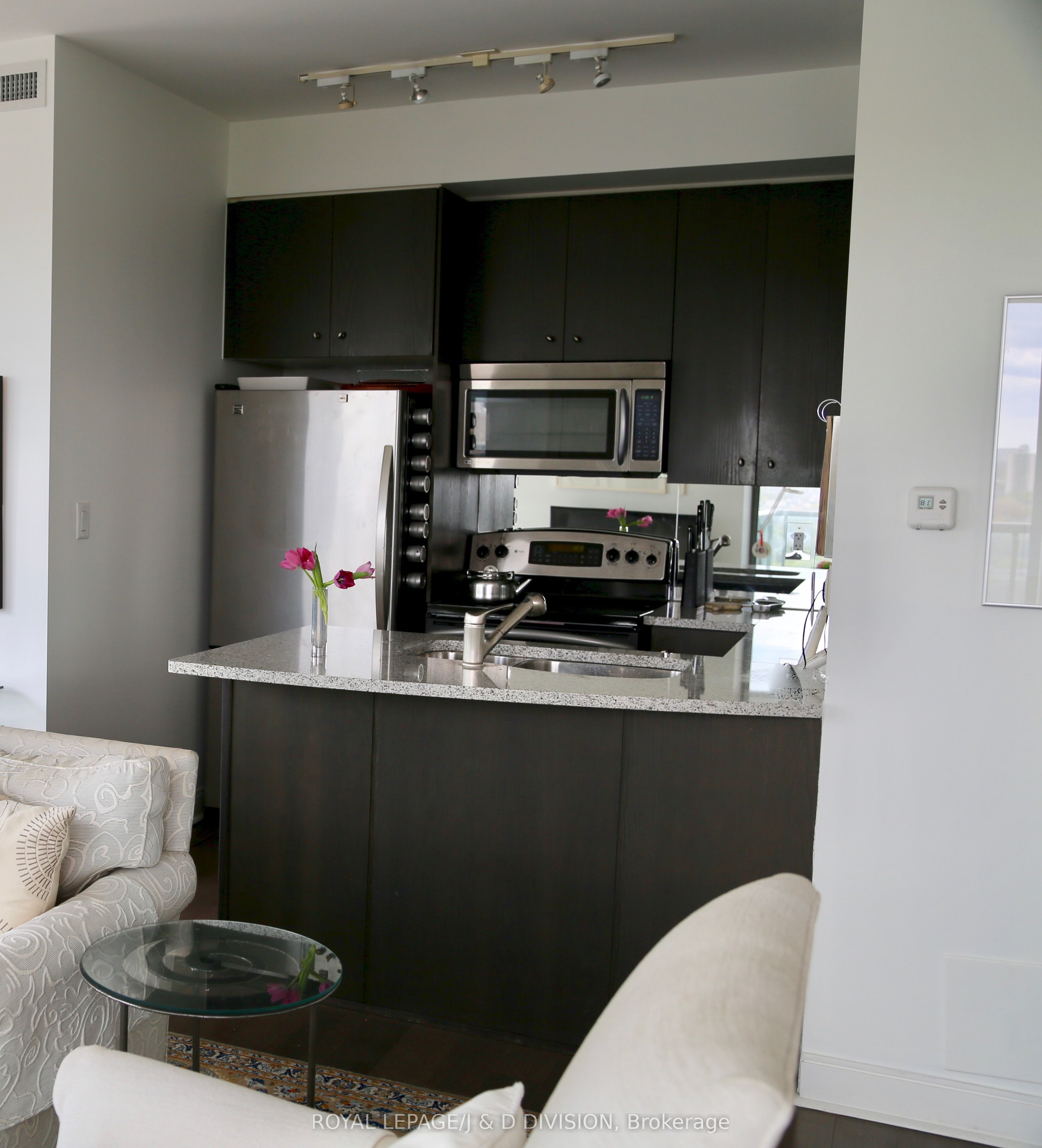 18 Yorkville Avenue 2202