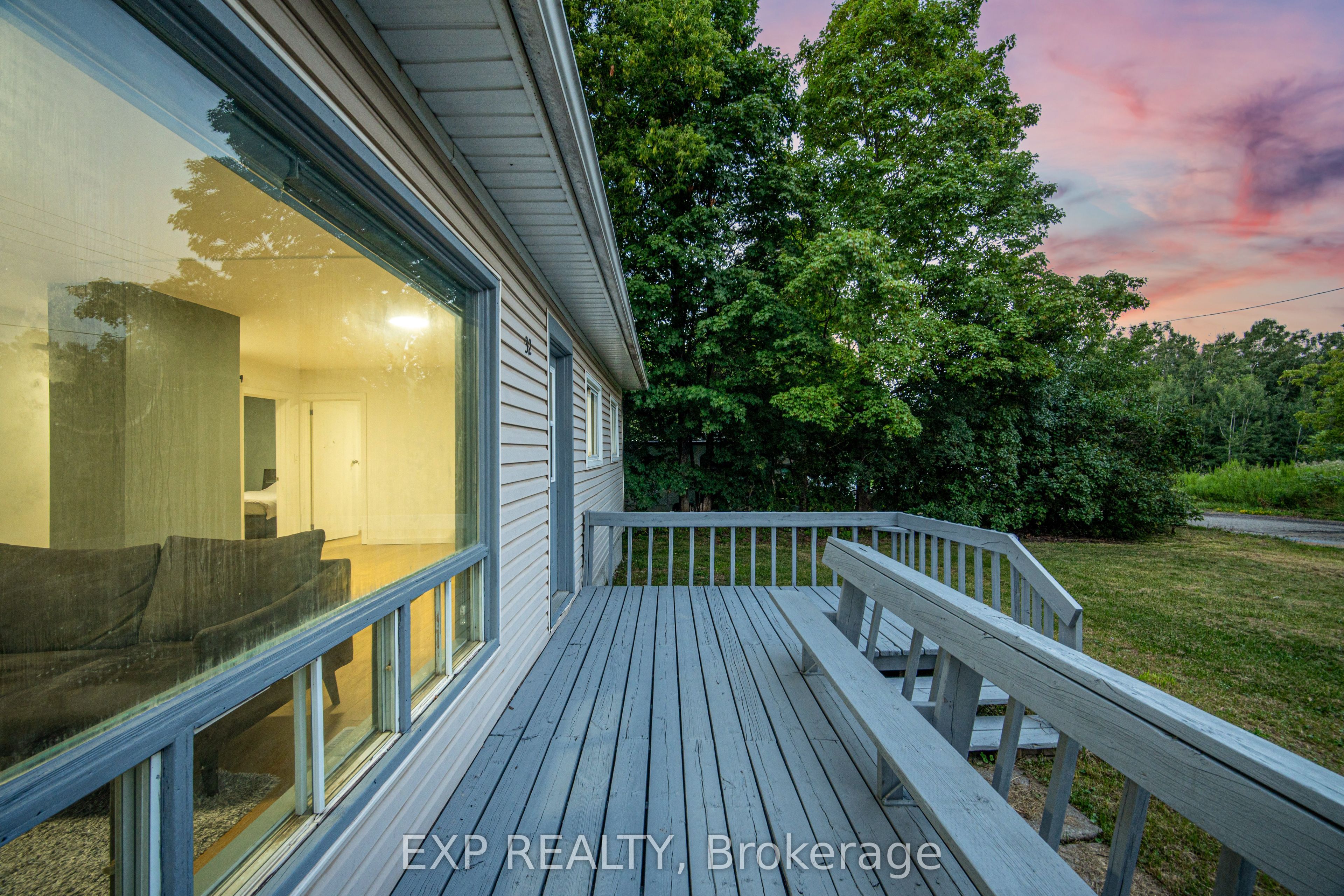 32 Maple Avenue E
