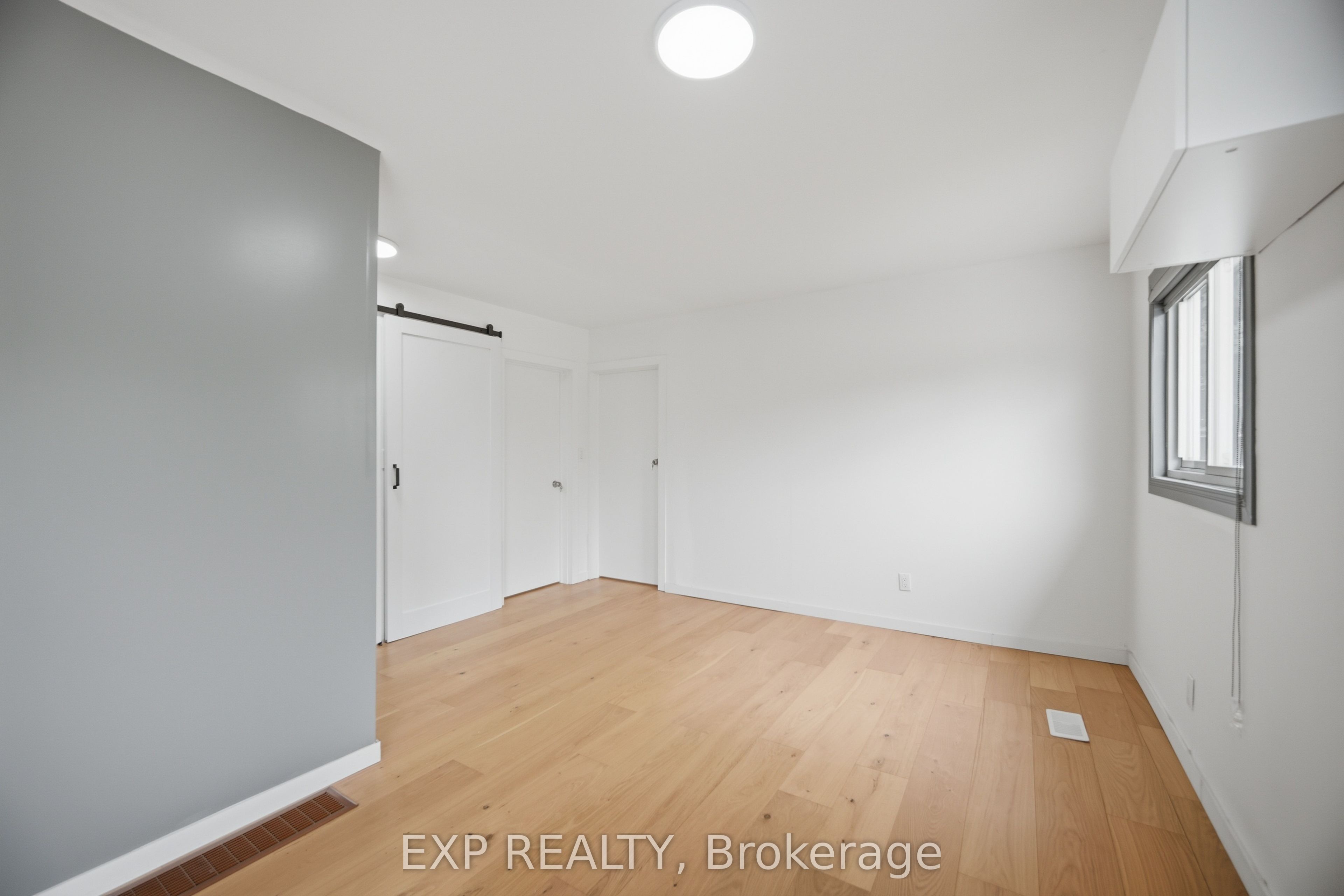 32 Maple Avenue E