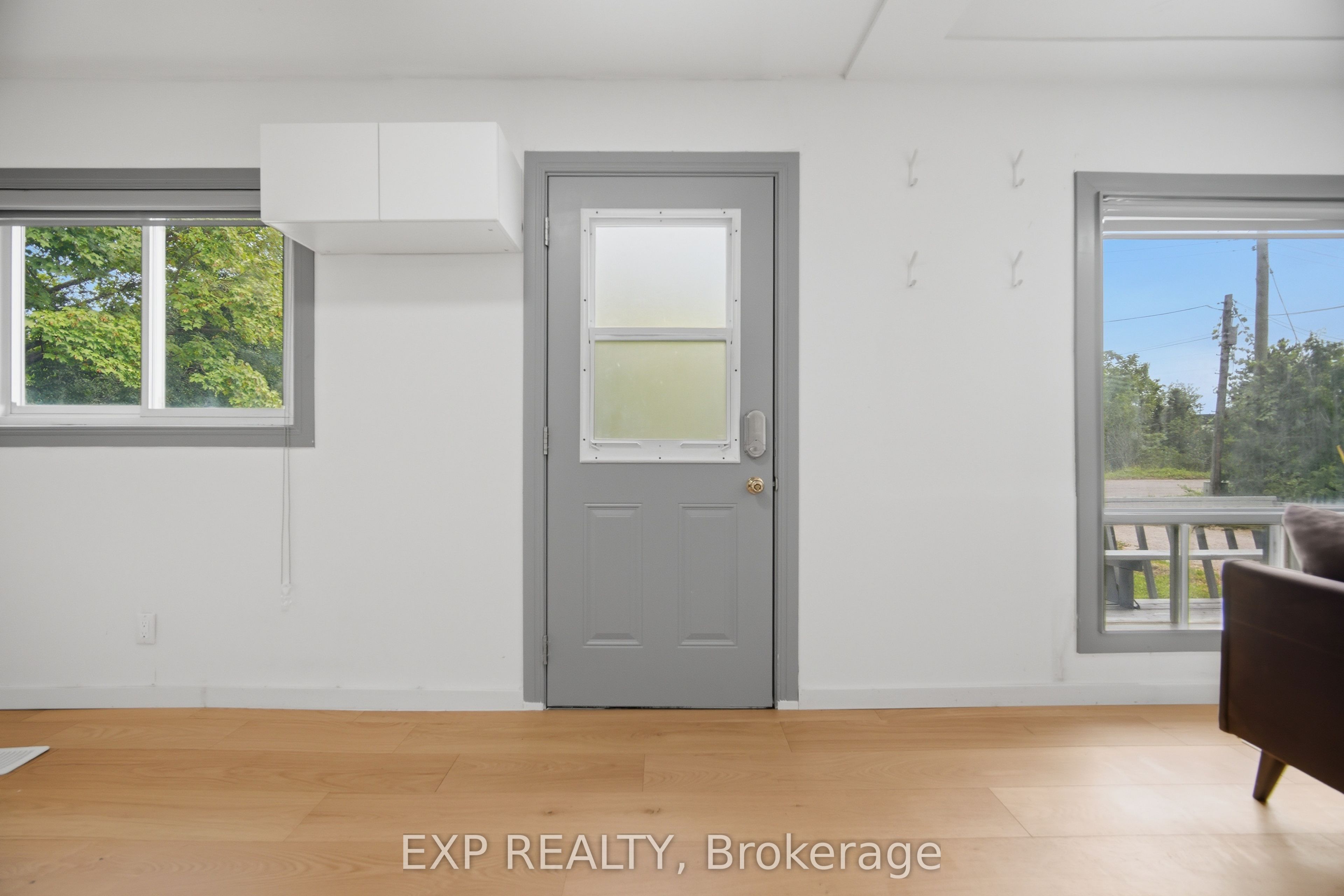 32 Maple Avenue E