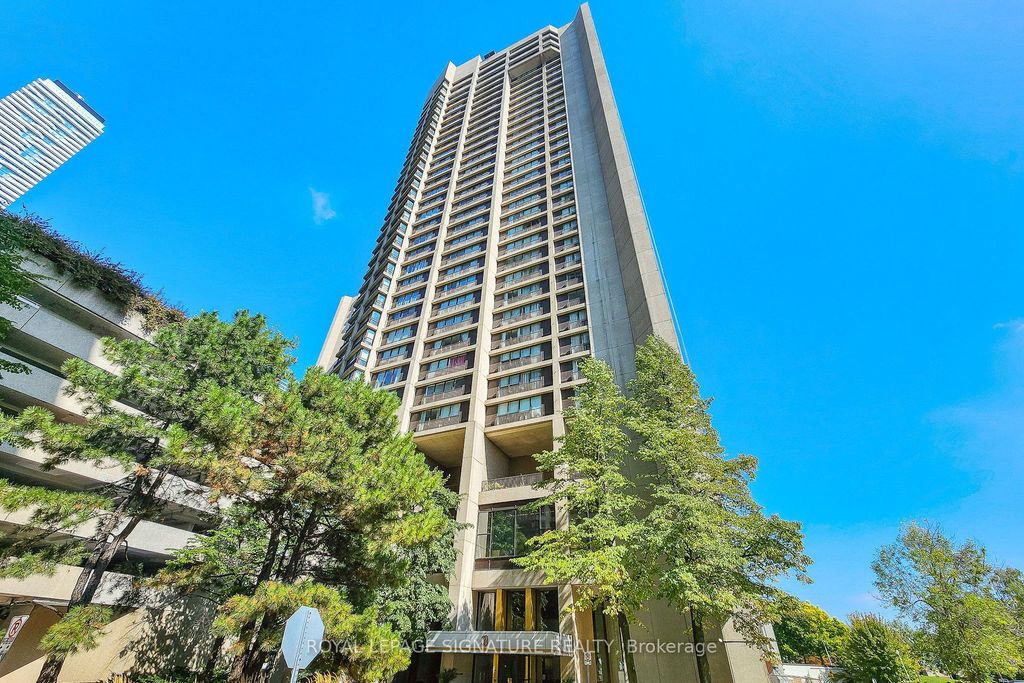 Photo of 33 Harbour Square #2429, Toronto, ON M5J 2G2 (MLS # C12600244)