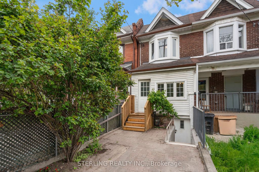 Photo of 13 Auburn Avenue, Toronto, ON M6H 2L6 (MLS # W12396317)