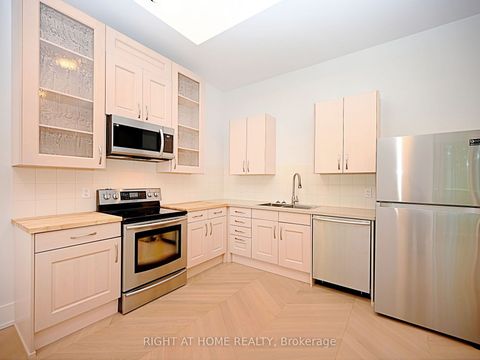 50B Woodlawn Avenue Mississauga ON L5G 3K6