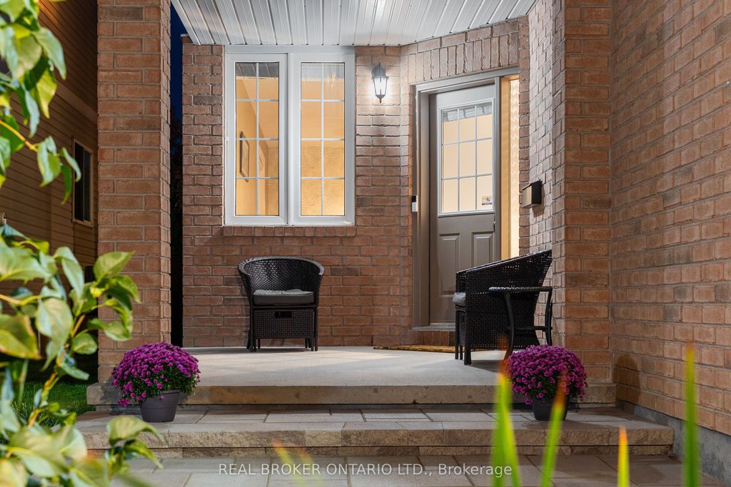 Photo of 4 Totteridge Avenue, Barrhaven, ON K2J 5G2 (MLS # X12803982)