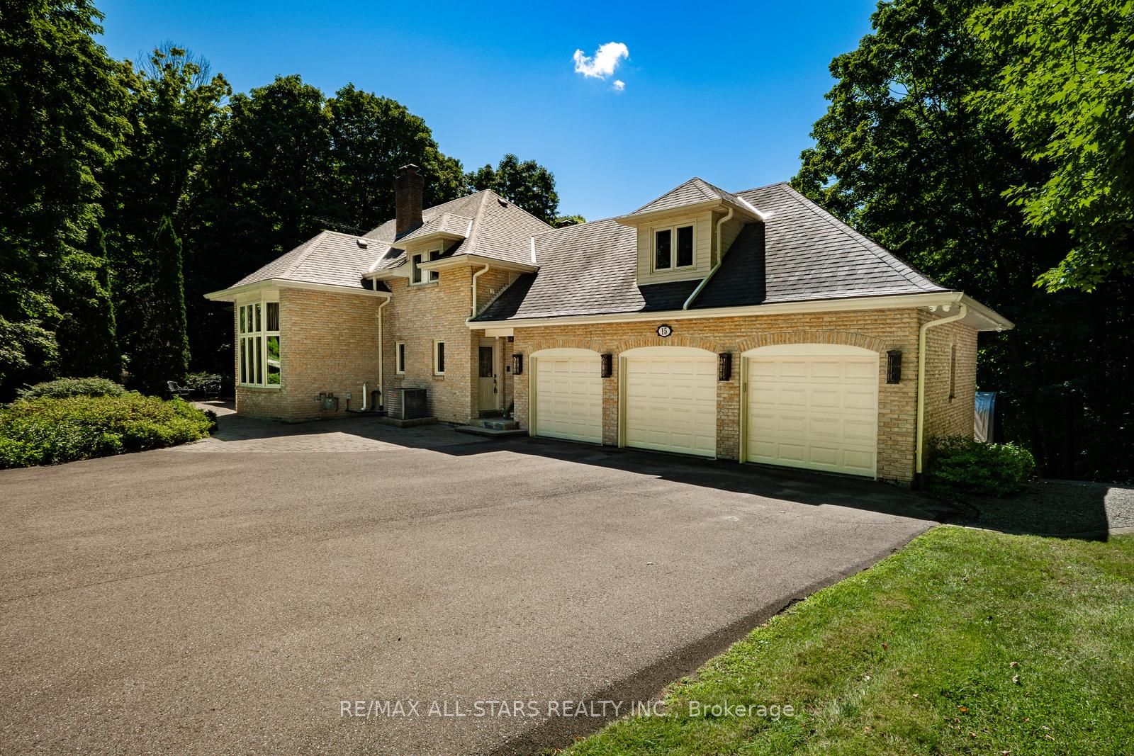15 Skyridge Court