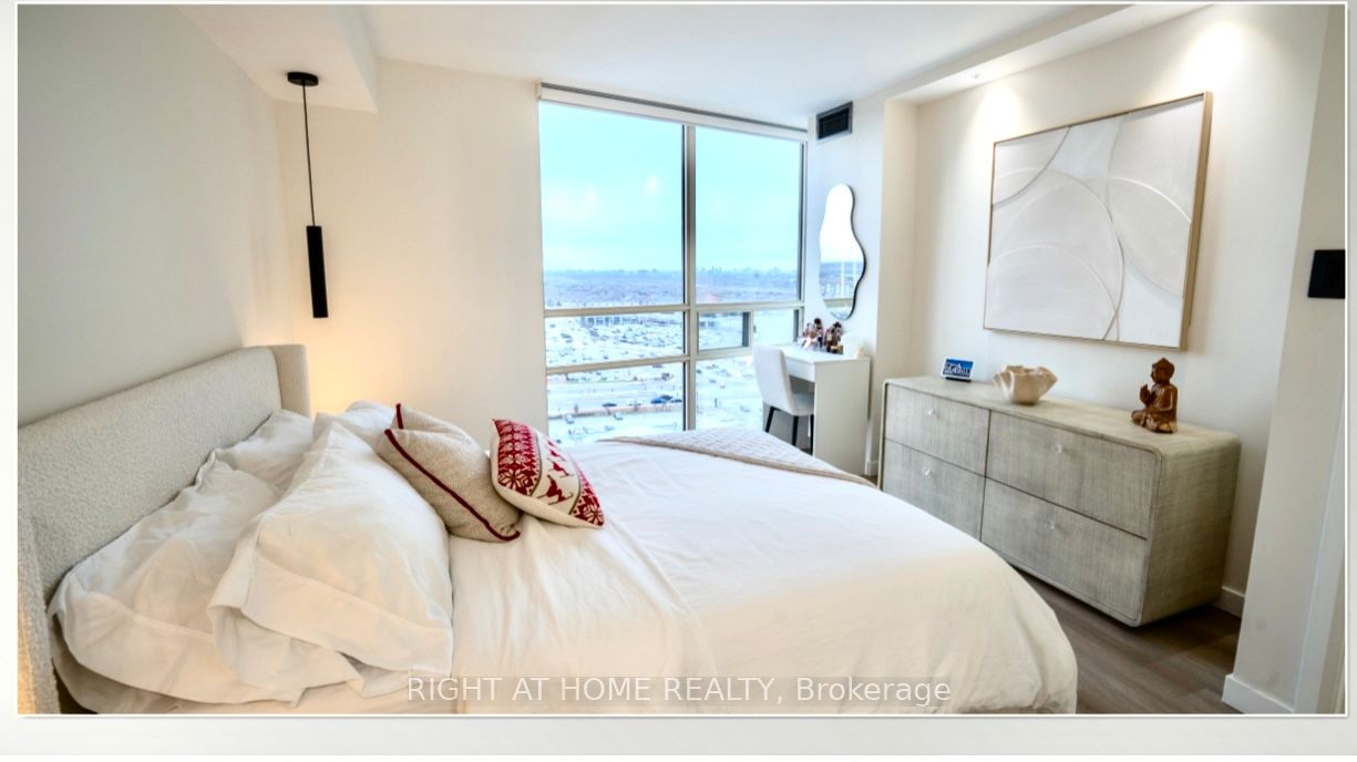 50 Eglinton Avenue 1705