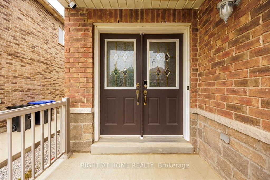 Photo of 166 Gardiner Drive, Bradford West Gwillimbury, ON L3Z 0J5 (MLS # N12750518)