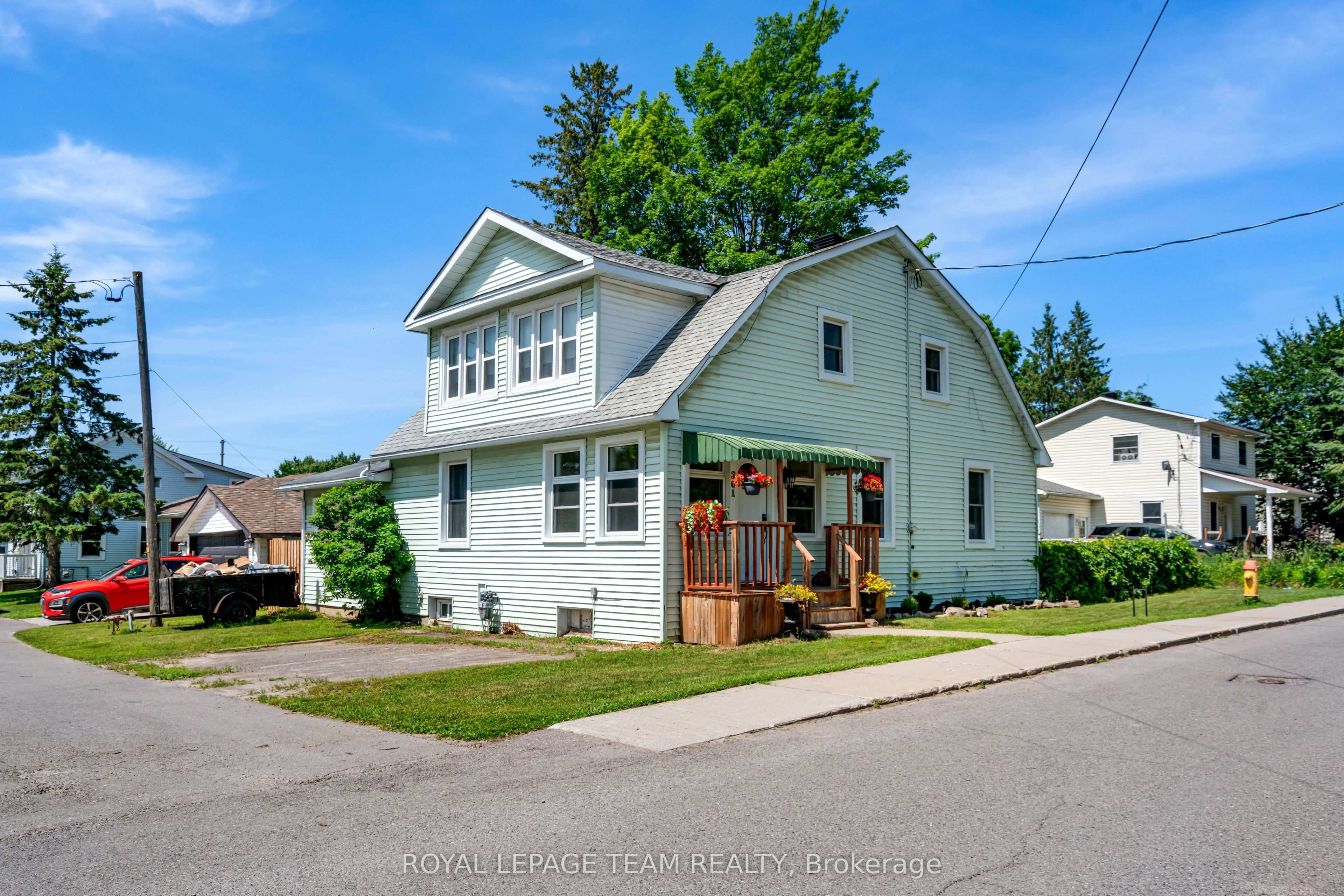 Photo 1 of 39 — 301 Oxford Street E, North Grenville, ON K0G 1J0